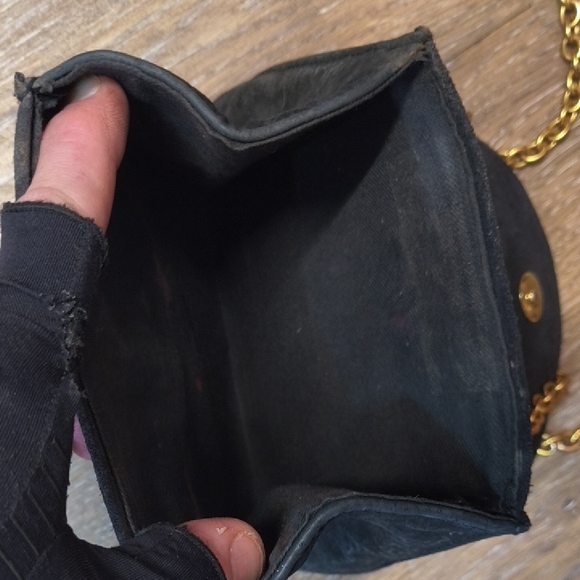 Vintage Black Crossbody Bag with Gold Chain - Picture 8 of 13